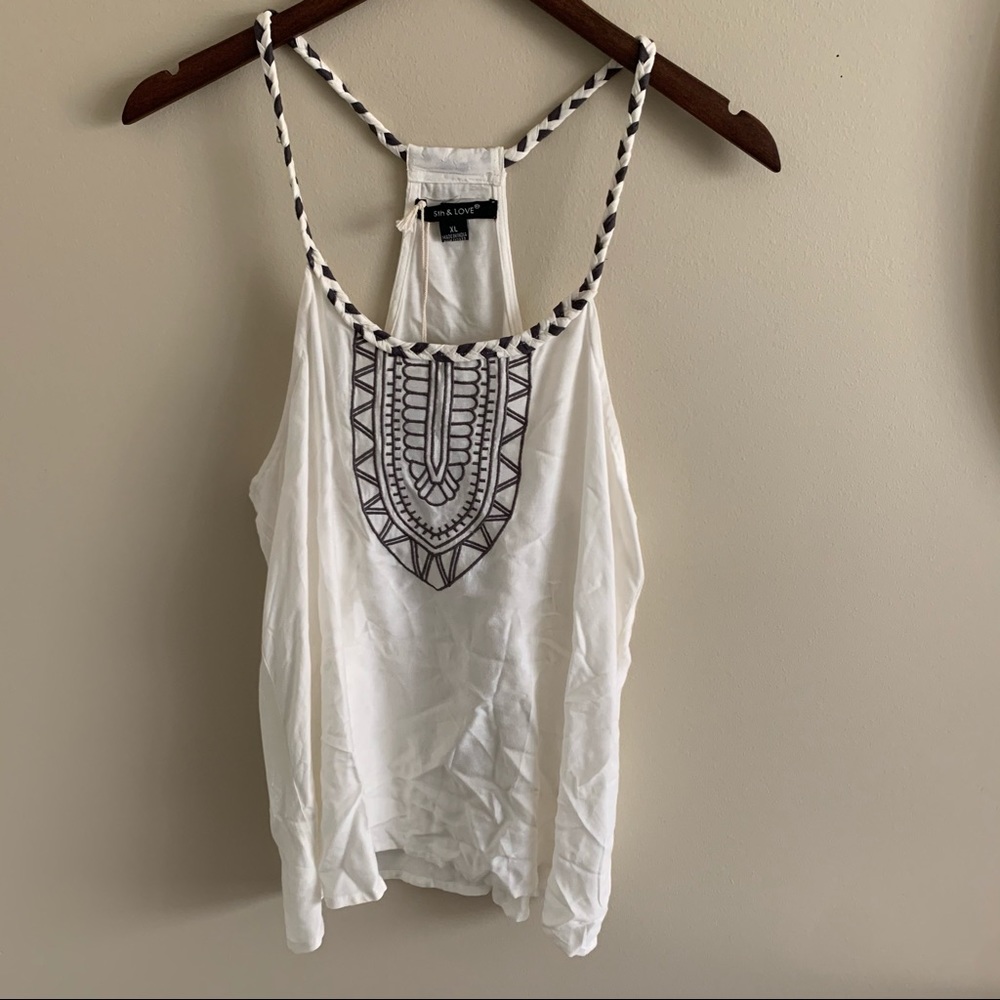 🦉/ NWT 5th & Love Racer Back White Tank Top / XL